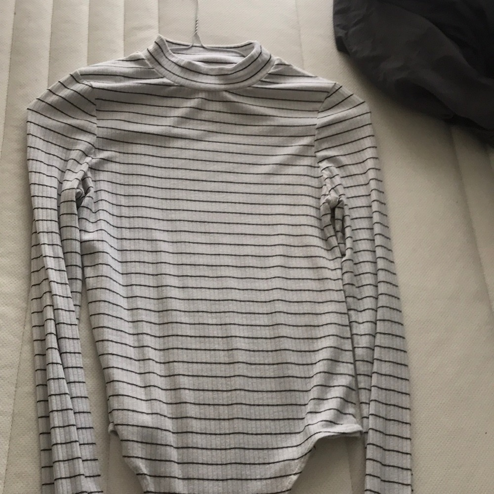 Cute striped top!